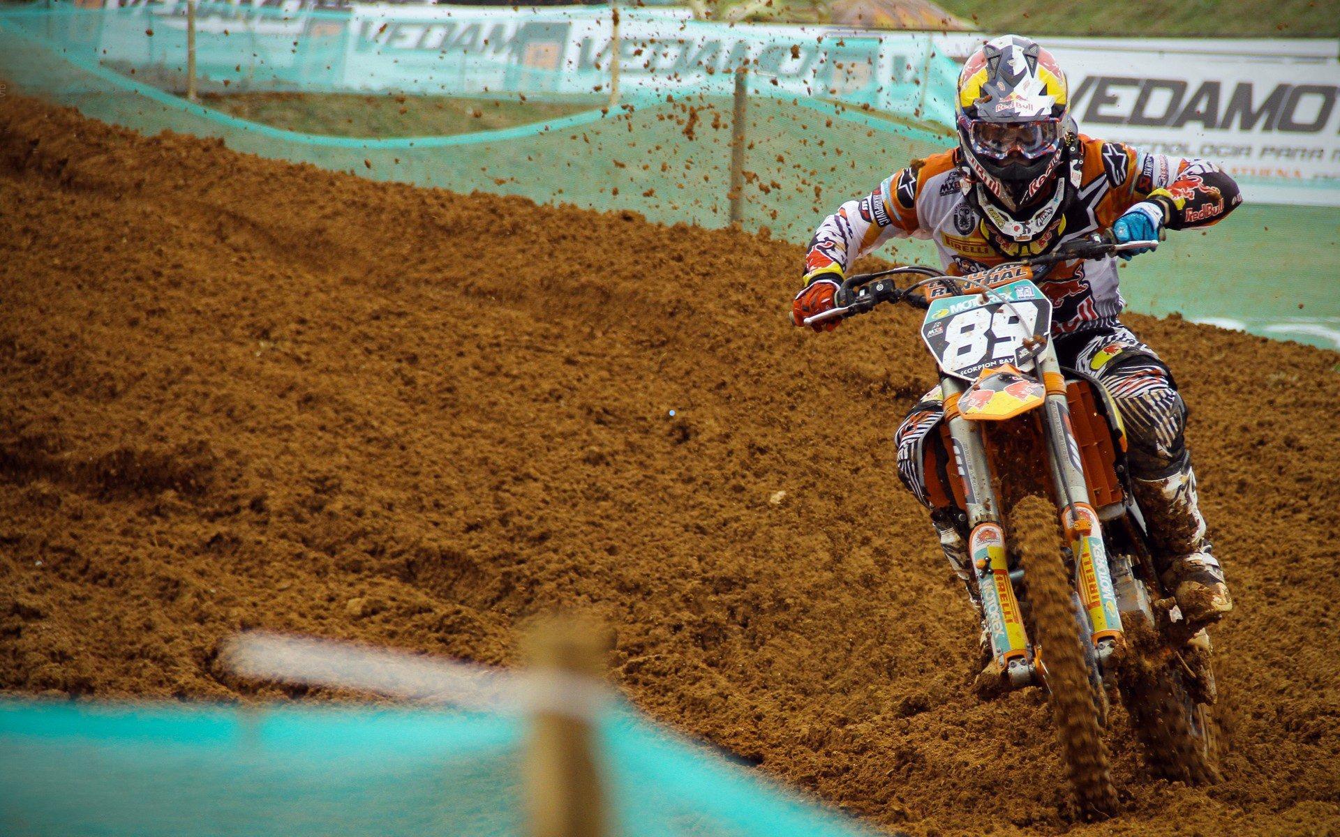 迪亚斯深情吐露，拜仁的无限信任铸就荣誉征途，誓夺全满贯荣耀