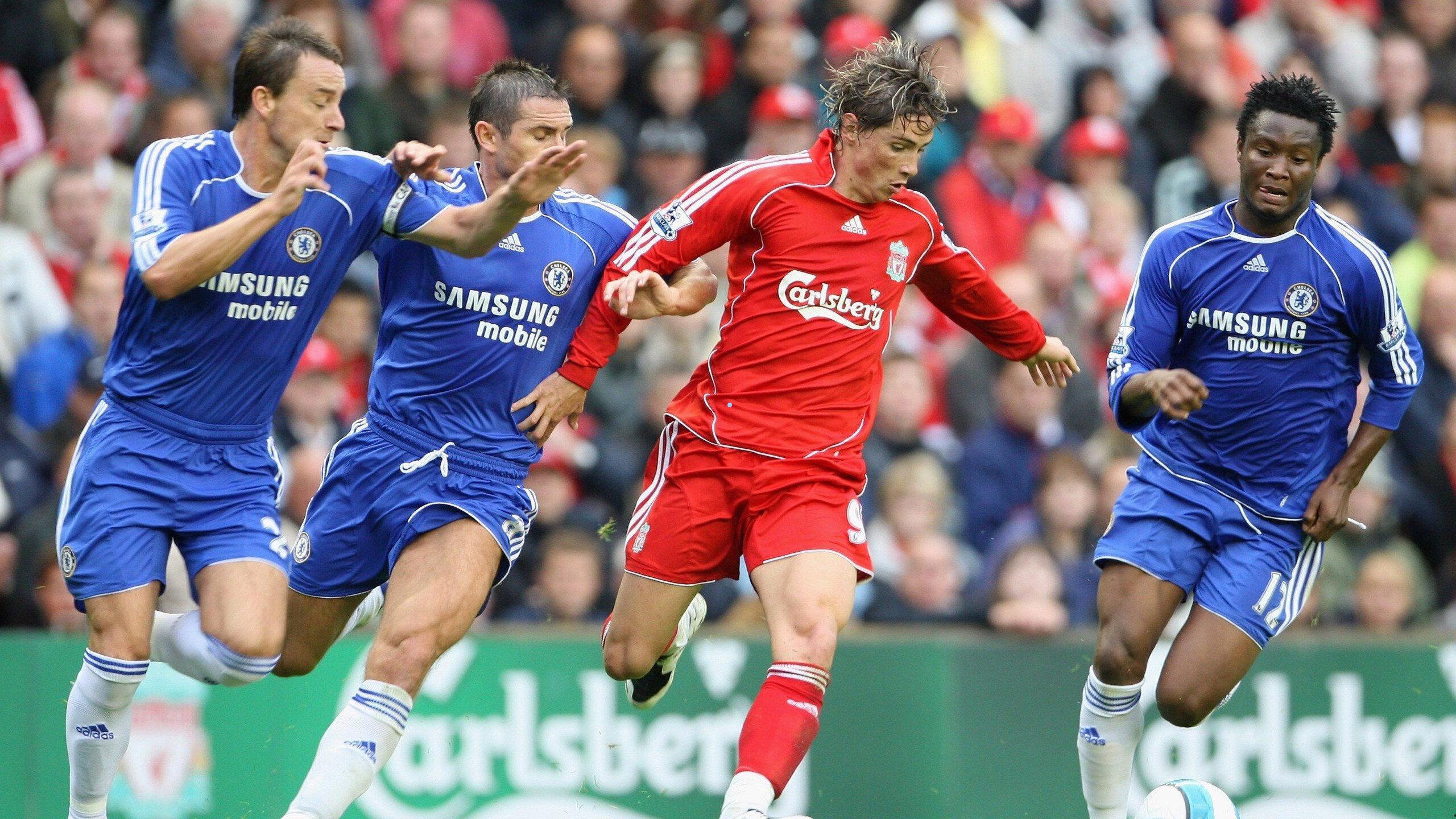 西甲周日巅峰对决，比利亚雷亚尔对阵巴塞罗那，攻防火力全解析