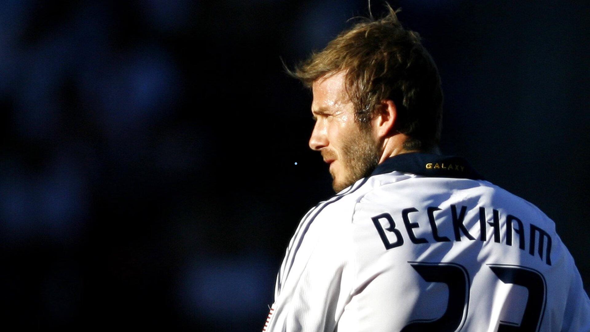 鲁尼自曝左耳失聪，嘈杂环境下的沟通困境与职业新篇章